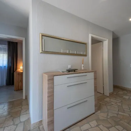 La Mer-2 By Interhome Lovran